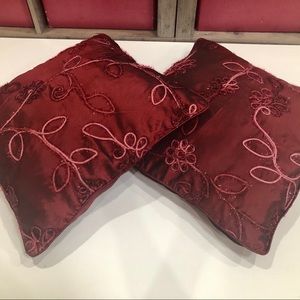 NWOT Embroidery Pair of Cushion Cover